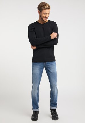 Mustang, Long sleeved top - black