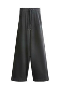 Schwarze weite Hose mit elastischem Bund und langen Kordeln, hergestellt aus weichem Stoff.