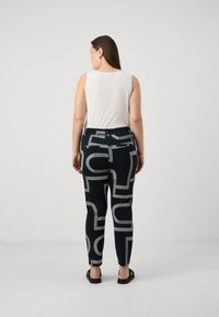 ONLY Carmakoma CARGOLDTRASH CLASSIC NEW - Hlače - black