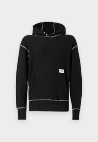 Μαύρο φούτερ με κουκούλα από βαμβάκι. Διαθέτει αντίθετη γκρι ραφή, τσέπη στο μπροστινό μέρος και μεταλλικά κουμπώματα στη λαιμόκοψη.