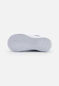 Nike Performance NIKE REVOLUTION 6 (TDV) - Sapatos para corrida em estrada - violet frost/thunder blue/metallic silver/vivid purple/white