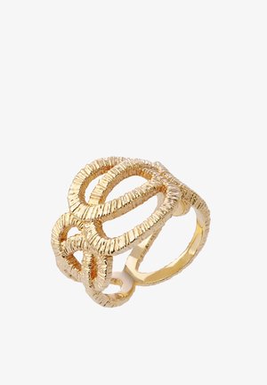 Bague texturée de couleur dorée avec un design de boucle ouverte entrelacée et une bande intérieure lisse et brillante.