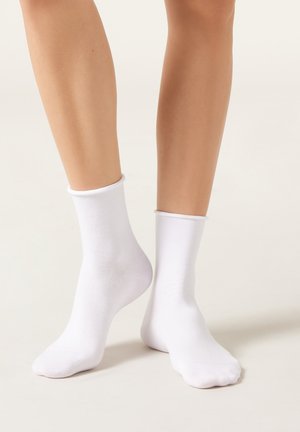 MIT UMSCHLAG - Socken - white