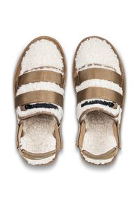 Sandales en tissu marron avec doublure en fausse fourrure blanche, deux sangles ajustables et une semelle texturée, dotées d'une poche zippée sur le côté.
