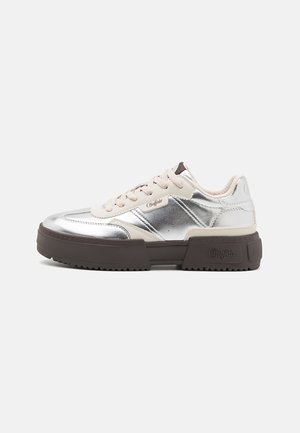 - Sneakersy niskie