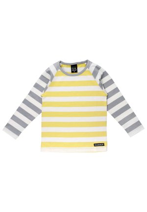 Gestreiftes Langarmshirt aus gelber, weißer und grauer Baumwolle. Verfügt über einen runden Halsauschnitt und Raglanärmel mit einem schwarzen Markenlabel am Saum.