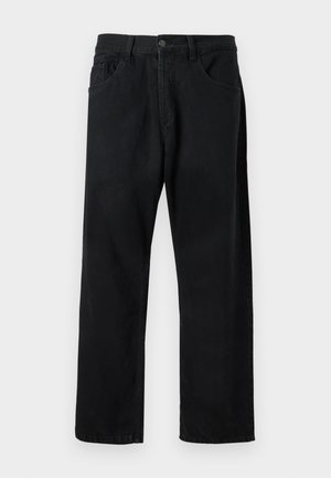 Černé džíny vyrobené z denimu, s klasickým pětipocketovým designem, rovnými nohavicemi a zapínáním na knoflík. Hladká textura, žádné viditelné vzory.