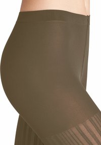Olivgrüne Leggings mit strukturiertem Finish, hoher Taille und einem transparenten Streifenmuster im unteren Beinbereich.