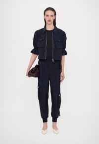 Cinq à Sept HARMONY PARACHUTE PANT - Cargo hlače - navy