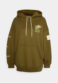 Sudadera de gran tamaño en verde oliva con cordones crema, bolsillo frontal, gráfico "Sunshine & Rain" y parche de logo de Levis en la manga derecha.