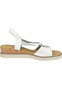 Weiße Leder-Wedge-Sandale mit korkähnlichem Absatz, elastischem Riemen und metallischem Akzent. Verfügt über eine runde Zehenpartie und profilierte Sohle.