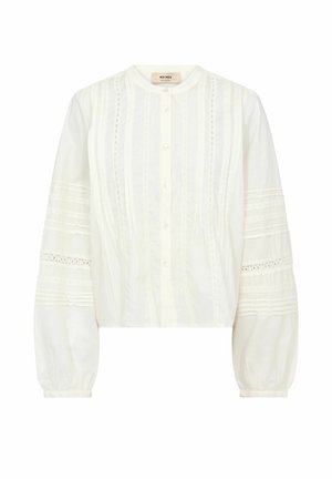 Biela blúzka s dlhými rukávmi, okrúhlym golierom, zapínaním na gombíky vpredu, vertikálnymi sklady, čipkovými vložkami na prednej strane a rukávoch, a s nazberanými manžetami.