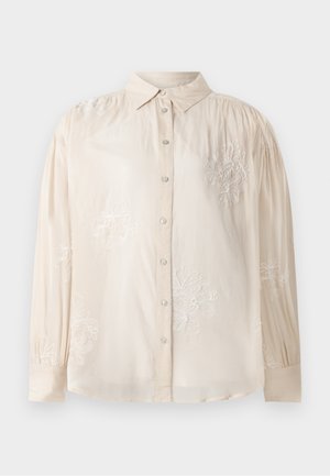 Beige, långärmad blus med knäppning framtill, med vit blommig broderi och rynkade axeldetaljer. Slät tygtextur.
