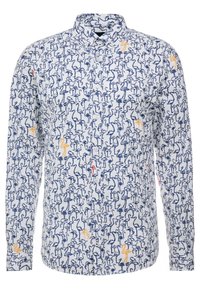 Camicia a maniche lunghe con bottoni, caratterizzata da una base bianca con motivi di fenicotteri blu e dettagli in arancione e rosso. Tessuto di cotone casual.