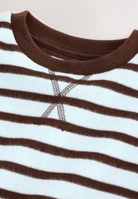Ikke valgt, blue brown stripe