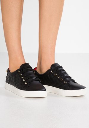 Sneakers - black
