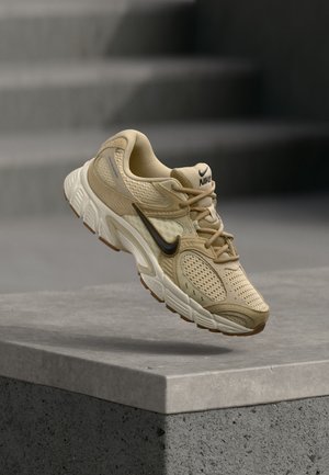 Nike Sportswear, V5 RNR 2, beżowy