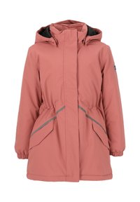 Giacca impermeabile rosa con cappuccio, vita cinchata, due tasche frontali e dettagli grigi. Texture liscia e design casual.