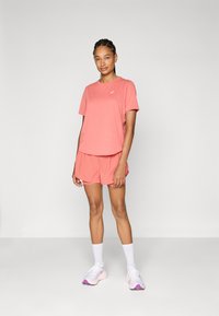 ASICS ROAD TOP - Sportfelső - dark pink clay