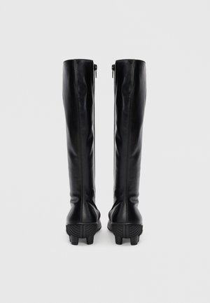 Rankning 3: MIISTA - FANNIE - Stövel