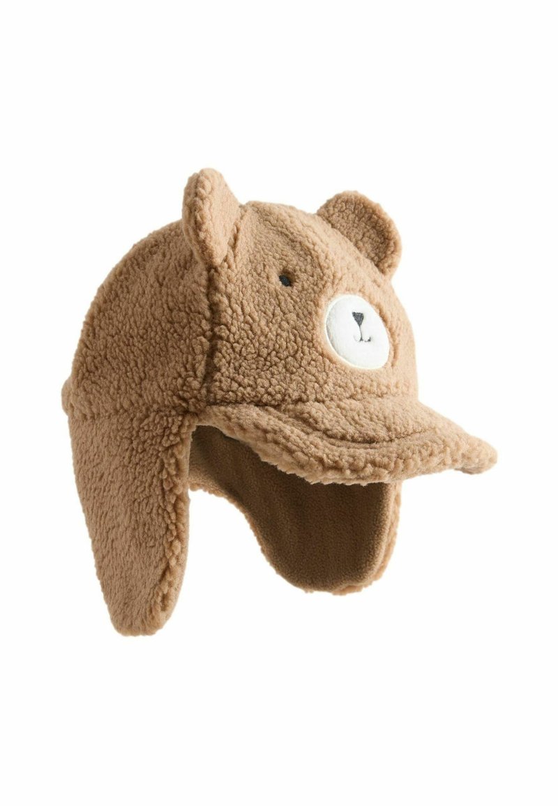 Cappello in pile marrone per bambini con orecchie da orsacchiotto, una piccola visiera e una toppa con il muso di un orso sulla parte anteriore.