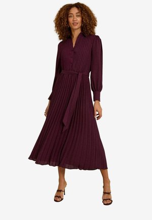 Lila, plissiertes Kleid mit einem Kragen, Knopfverschluss vorne und tailliertem Design. Lange, ballonartige Ärmel und Midi-Länge runden das Design ab.