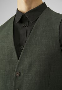 Isaac Dewhirst THE FASHION NOTCH SUIT SET - Κοστούμι - forest