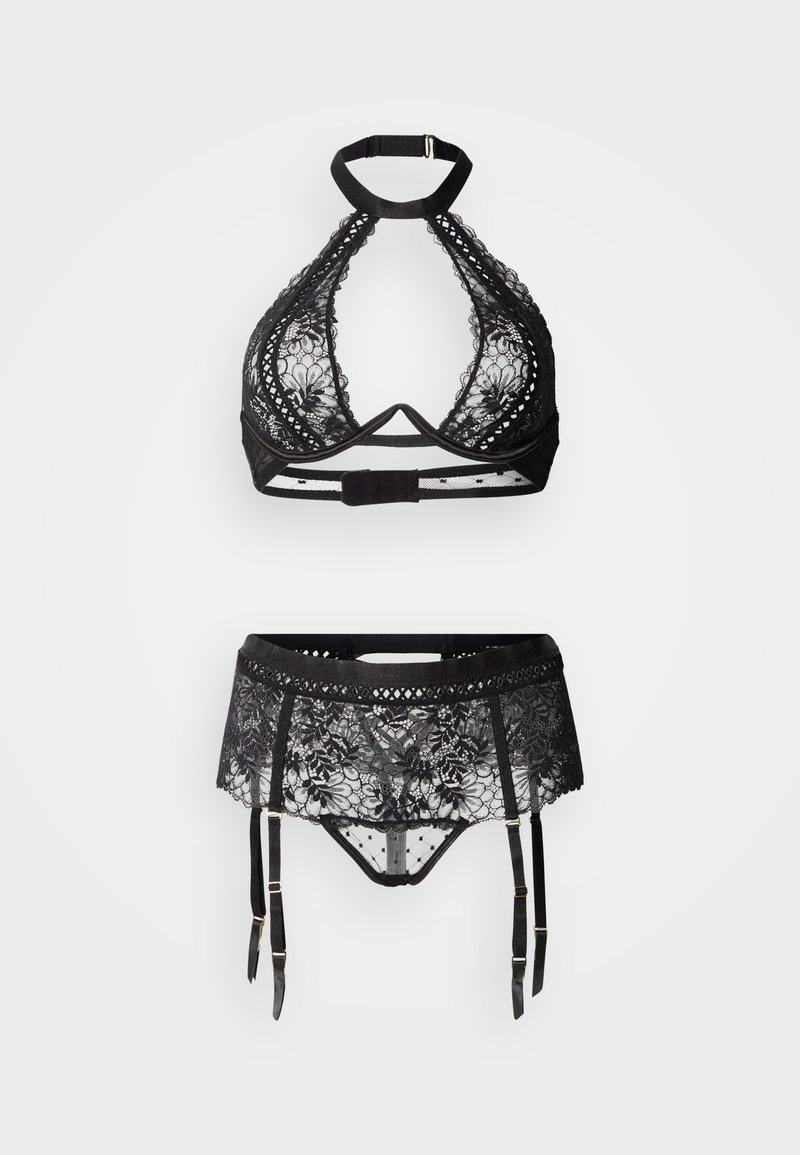 Ensemble de lingerie en dentelle noire comprenant un bralette triangle à bretelles ajustables et motifs floraux, accompagné d'une ceinture assortie en dentelle et de jarretelles.