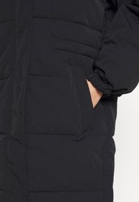 Lee Parkas - black