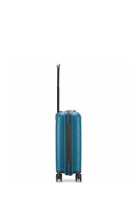 Maleta de mano rígida en color teal con una superficie texturizada, asa negra retráctil y cuatro ruedas giratorias para una fácil maniobrabilidad.