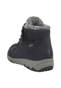 Bottes chevilles bleu foncé avec une doublure en fausse fourrure grise, en matériau imperméable, fermeture éclair sur le côté et semelle en caoutchouc texturé pour une meilleure adhérence.