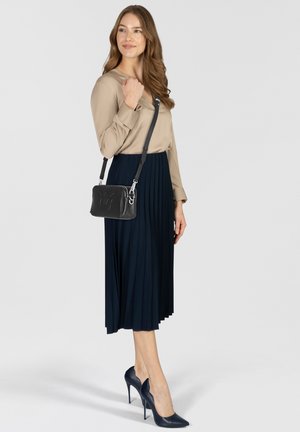 Pinko CARRIE CAMERA BAG CLASSIC - Schoudertas - limo black/brushed silver