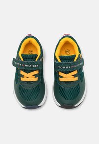 Tommy Hilfiger CONNOR UNISEX - Sneaker low - green/ochra