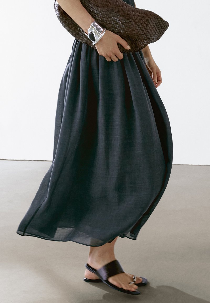 Massimo Dutti LONG FLOUNCE WITH PINTUCKS - Maxi dress - blue grey/blue-grey - Zalando.co.uk Massimo Dutti LONG FLOUNCE WITH PINTUCKS - Maxi dress - blue grey/blue-grey - Zalando.co.uk