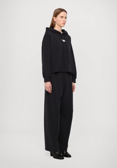 MM6 Maison Margiela Džemperis su gobtuvu - washed black