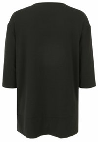 Lässiges, lockeres schwarzes T-Shirt mit kurzen Ärmeln, rundem Ausschnitt und geradem Saum. Der Stoff wirkt glatt mit gleichmäßiger Textur.