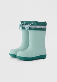 Bottes en caoutchouc bleu clair avec une semelle texturée, un bout arrondi et un revers en tissu vert resserré avec une bande réfléchissante et un système de réglage.
