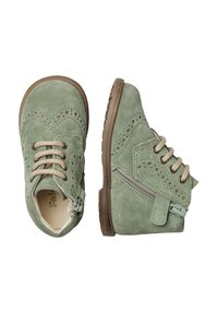 Scarpe in suede verde con chiusura a lacci, cerniera laterale e design perforato. Punta arrotondata e suola in gomma testurizzata per una migliore aderenza.