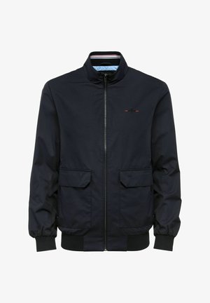 Granatowa kurtka zapinana na zamek z wysokim kołnierzem, dwiema przednimi kieszeniami, ściągaczami na mankietach i wykończeniem wewnętrznego kołnierza w paski. Gładki materiał o minimalistycznym designie.