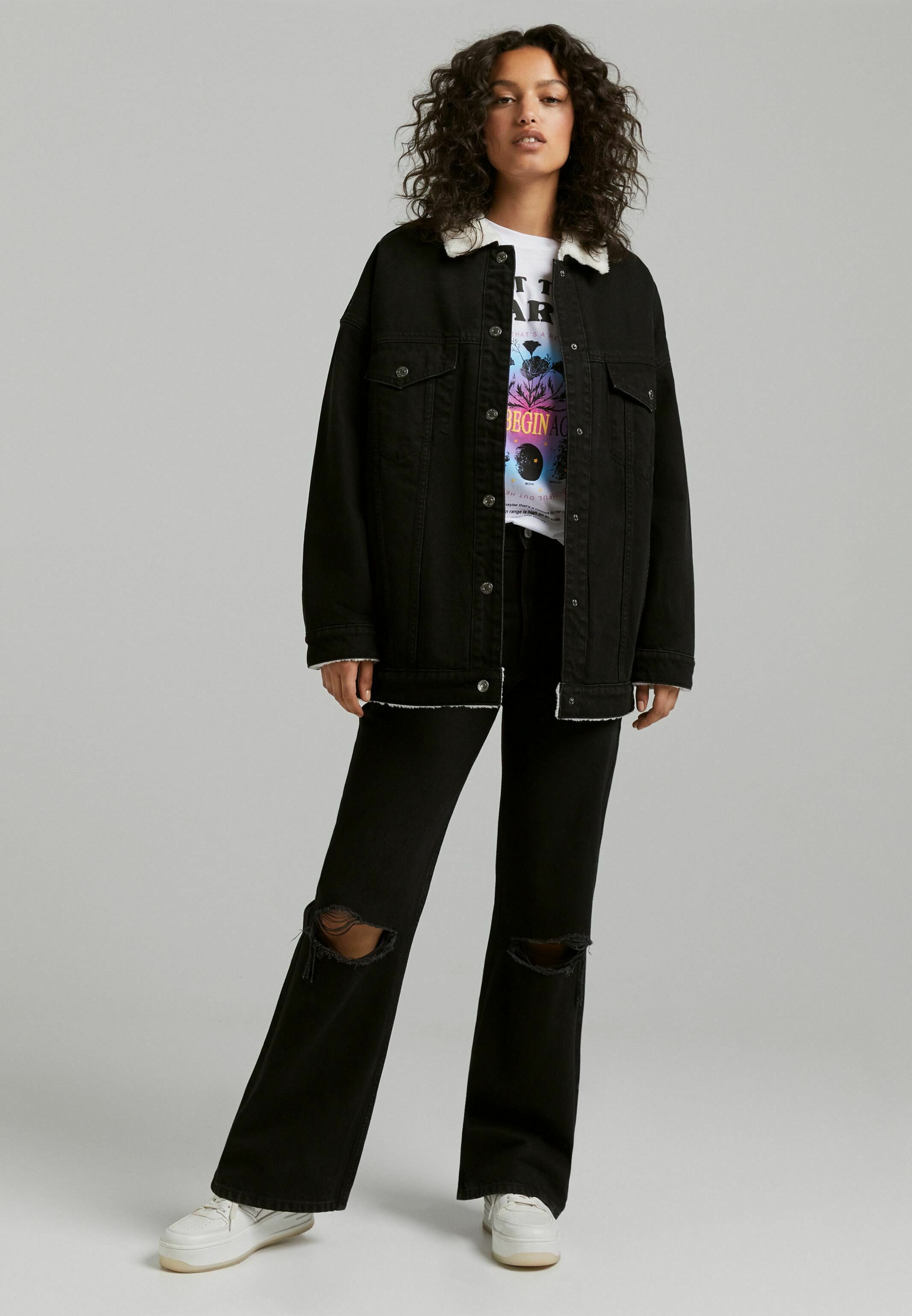 Bershka OVERSIZE-MIT LAMMFELLIMITAT - Giacca di jeans - black/nero - Zalando .it
