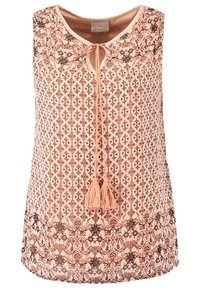 Bezrękawnik w jasnym brzoskwiniowym kolorze z misternym brązowym geometrycznym wzorem. Posiada dekolt w kształcie klucza oraz akcent w postaci chwosta na sznurku. Miękka tkanina.