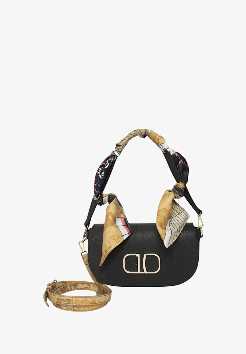 Borsa a mano in pelle nera con forma curvada, dettaglio del logo dorato, decorata con una sciarpa in tessuto stampato sul manico, include una tracolla rimovibile.