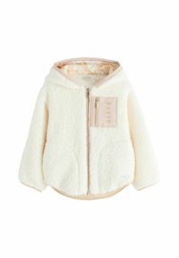 Giacca in pile color crema con cappuccio, dotata di una tasca con zip rosa, fodera liscia e un discreto marchio sul petto. Texture morbida.