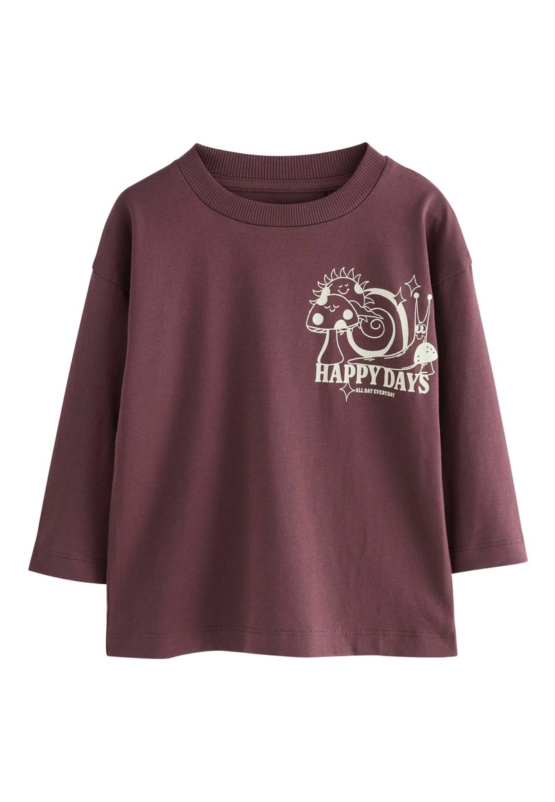 T-shirt à manches longues bordeaux en coton, orné d'un graphique amusant représentant un champignon, un escargot et le texte "JOURS HEUREUX" en couleur crème.