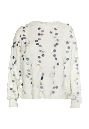 Biely pletený sveter s dúhovými flitrami a strapcovým detailom, vo voľnom strihu s rebrovanými manžetami.