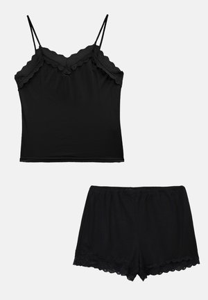 Schwarzes Schlafset, bestehend aus einem Camisole mit Spitzenbesatz und verstellbaren Trägern, kombiniert mit passenden Shorts, die am Saum Spitzenakzente aufweisen.