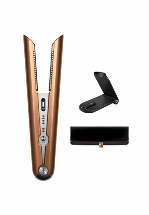 Kupferfarbener Haarglätter mit digitaler Anzeige, schwarze zusammenklappbare hitzebeständige Matte und schwarze Tragetasche mit brauner Umrandung.