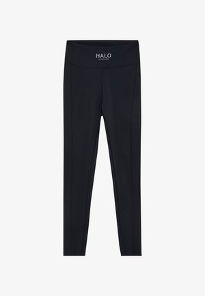 Czarne legginsy o gładkiej strukturze, z szerokim pasem w talii i bocznymi kieszeniami. Na przednim pasie znajduje się nadrukowana marka "HALO".