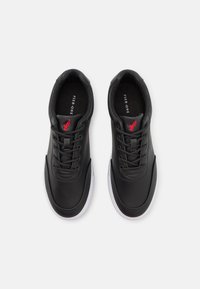 Pier One Baskets basses - black