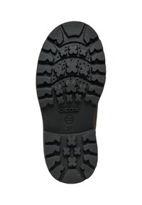 Semelle de botte en caoutchouc noir avec des crampons profonds, motifs floraux, nom de marque GEOX, et taille numéro 27 visibles au bas.